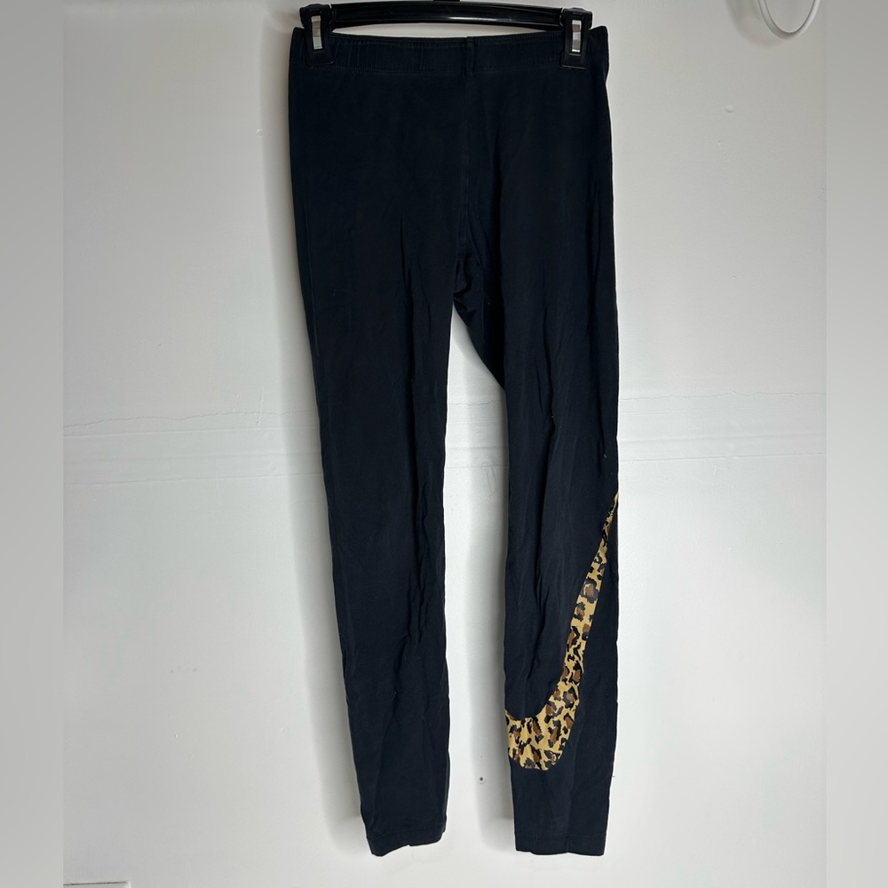 Nike Tight Fit Leggings Women’s Small Black Gym Leopard Swish.